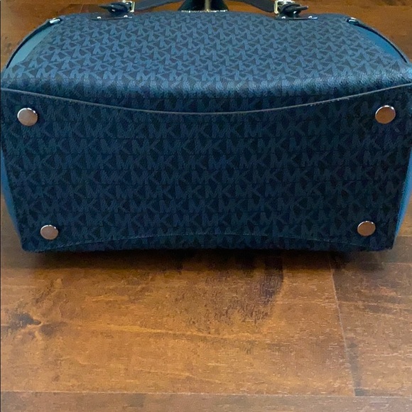 Michael Kors Tote and Wallet - Picture 4 of 8